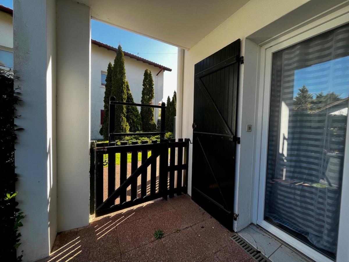 Bel Appartement T3 Avec Jardin, Piscine Et Parking, Proche Plage A Hendaye - Fr-1-239-739 Kültér fotó